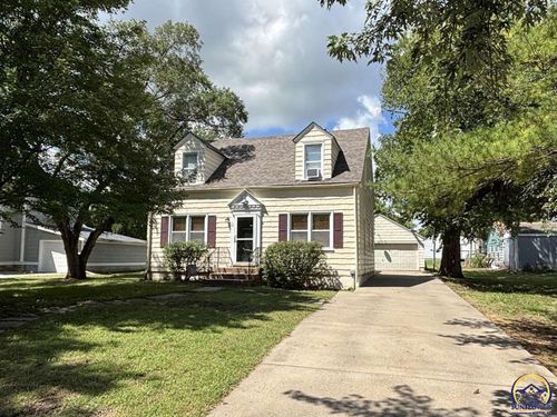 19 Cedar St, Cottonwood Falls, KS, 66845-9788 | Card Image