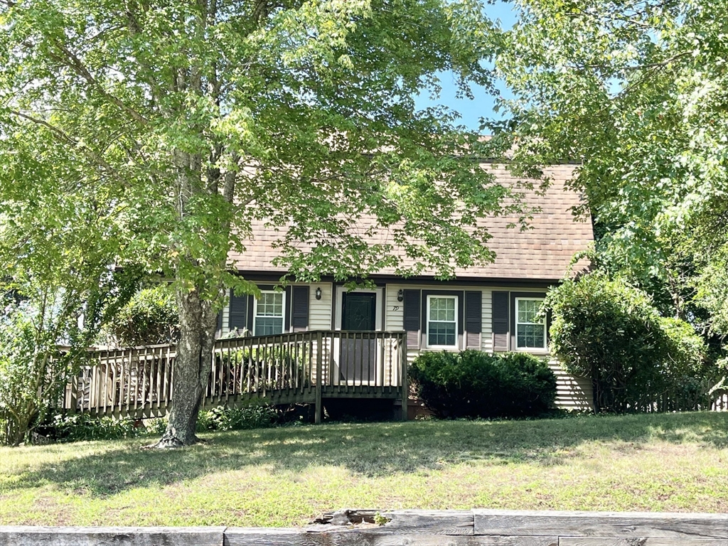 Colchester Dr, Plymouth, MA 02360
