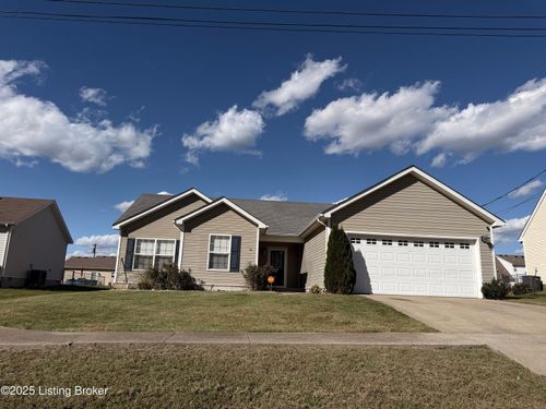 121 Danbrook Ct, Radcliff, KY, 40160-8608 | Card Image