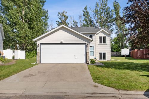 3737 Village Green Cir, Moorhead, MN, 56560-5400 | Card Image
