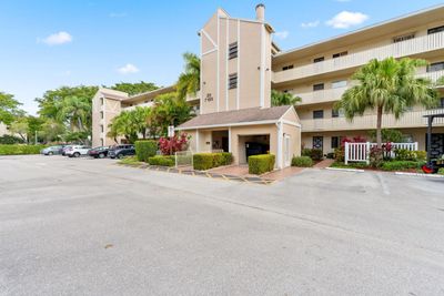 103 - 7185 Huntington Lane, Condo with 2 bedrooms, 2 bathrooms and null parking in Delray Beach FL | Image 3