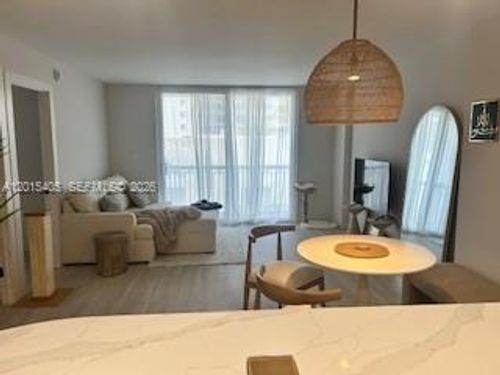 525-401 Ocean Dr, Miami Beach, FL, 33139-6631 | Card Image