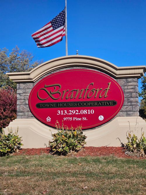 23843 Haig St, Taylor, MI, 48180-3421 | Card Image