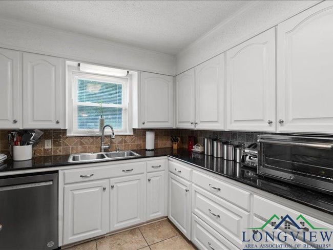 1009 Sequoyah Ln, House other with 3 bedrooms, 2 bathrooms and null parking in Longview TX | Image 10