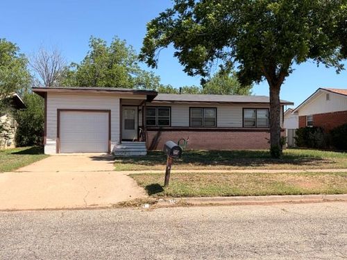 303 33rd St, Snyder, TX, 79549-5009 | Card Image