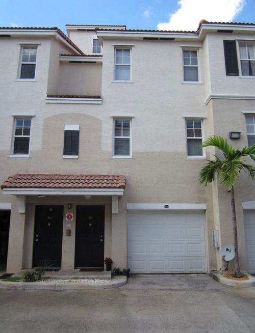 203-5980 W Sample Rd, Pompano Beach, FL, 33063 | Card Image