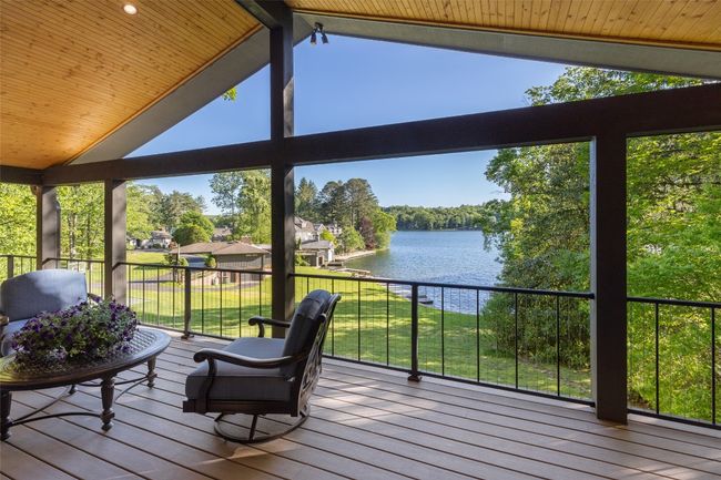 Covered porch Guest Cottage | Image 20