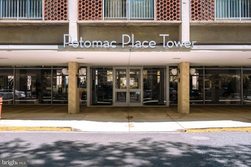 n107-800 4th St Sw, WASHINGTON, DC, 20024-3002 | Card Image