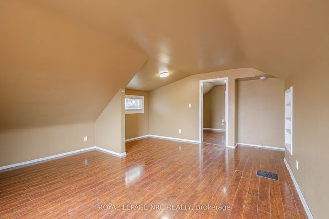 4160 Dorchester Rd, Home with 3 bedrooms, 2 bathrooms and 4 parking in Niagara Falls ON | Image 21
