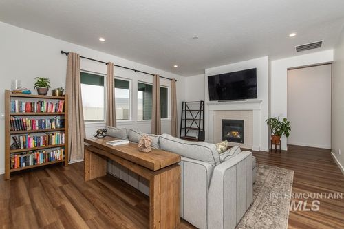 5610 Sparky Ave, Caldwell, ID, 83607-1092 | Card Image