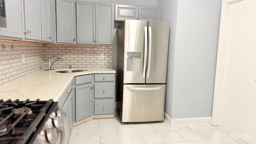 396 College Dr, Edison, NJ, 08817-5929 | Card Image