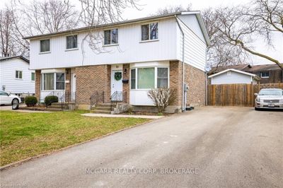 10 Lafayette Dr, Home with 3 bedrooms, 2 bathrooms and 4 parking in Saint Catharines ON | Image 1