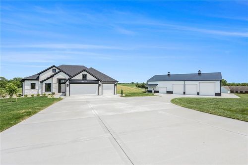 10075 Hillsboro Rd, Platte City, MO, 64079-8906 | Card Image