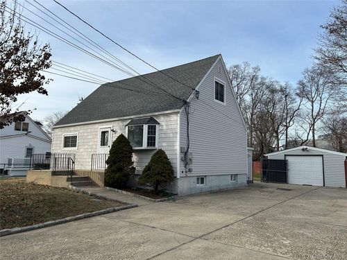 49 Doolittle St, Brentwood, NY, 11717-3402 | Card Image