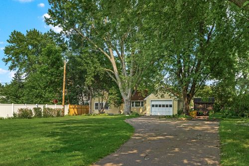 2816 Oxford St N, Roseville, MN, 55113-2051 | Card Image