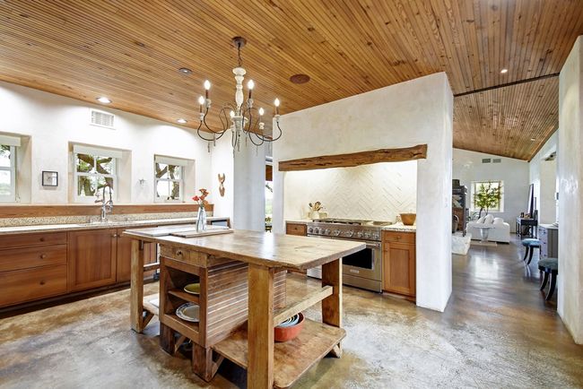 341 N Stallion Estates Dr, Home with 2 bedrooms, 2 bathrooms and 3 parking in Spring Branch TX | Image 6