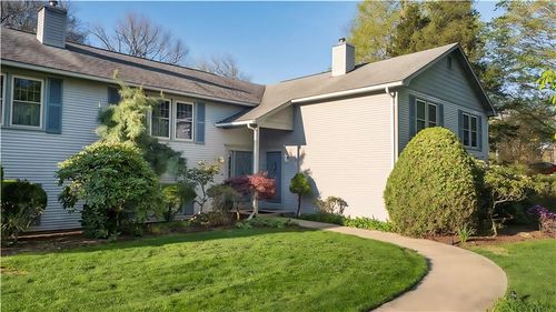 11 Elm Dr, North Kingstown, RI, 02852-6220 | Card Image