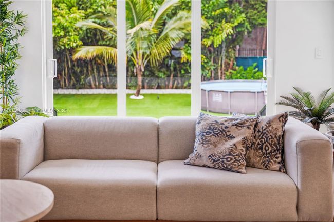 38 Sw 25 Th Rd, House other with 3 bedrooms, 3 bathrooms and null parking in Miami FL | Image 13
