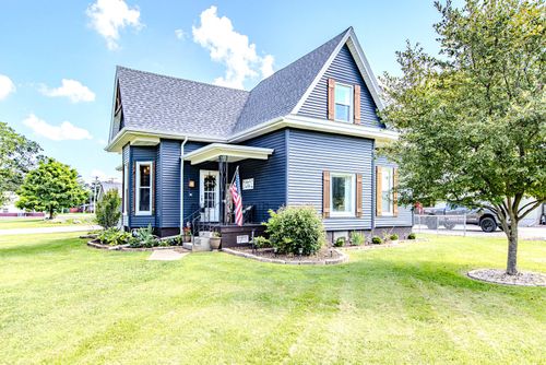 700 E Cedar St, Le Roy, IL, 61752-1816 | Card Image