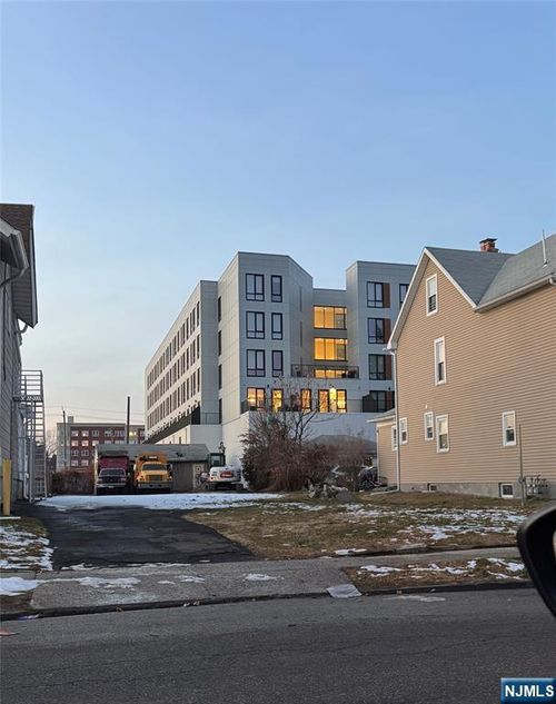 433 Park St, Hackensack, NJ, 07601-4405 | Card Image