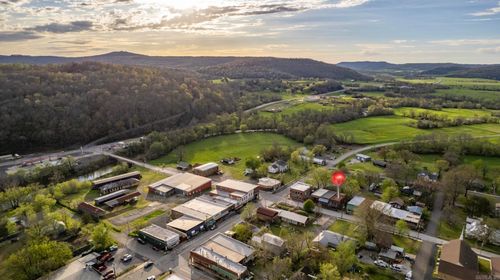 211 Oak St, Leslie, AR, 72645-8875 | Card Image