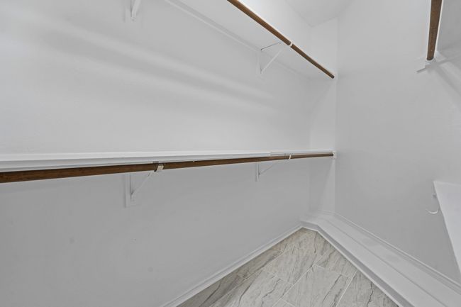 Primary suite has walk-in closet | Image 17
