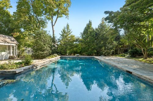 18 Heights Rd, Manhasset, NY, 11030-1413 | Card Image