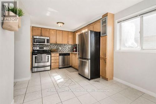 110 Steeles Cres, Cambridge, ON, N1R8C4 | Card Image