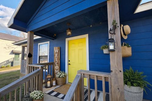 150 Lazy Ln, Livingston, TX, 77351-0584 | Card Image