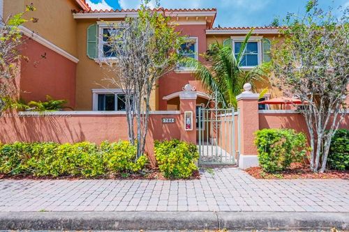 1902-784 Sw 106th Ave, Pembroke Pines, FL, 33025-6911 | Card Image