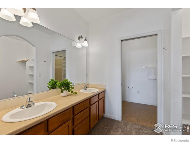 Ensuite Full Bathroom with Double Sinks | Image 19
