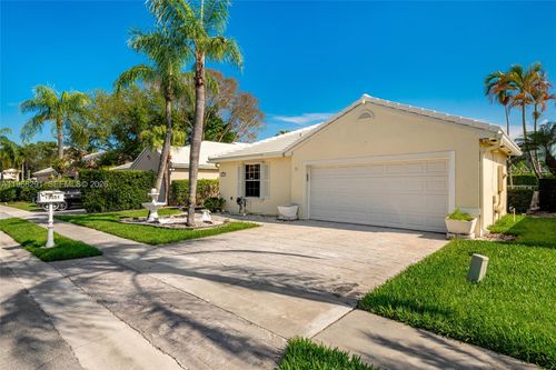 15251 Wilshire Way, Pembroke Pines, FL, 33027-2214 | Card Image