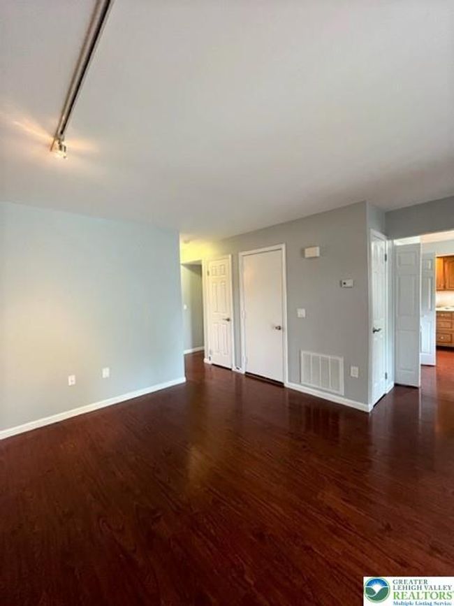 4053 Vaughn St, Condo with 2 bedrooms, 2 bathrooms and null parking in Palmer Twp PA | Image 5