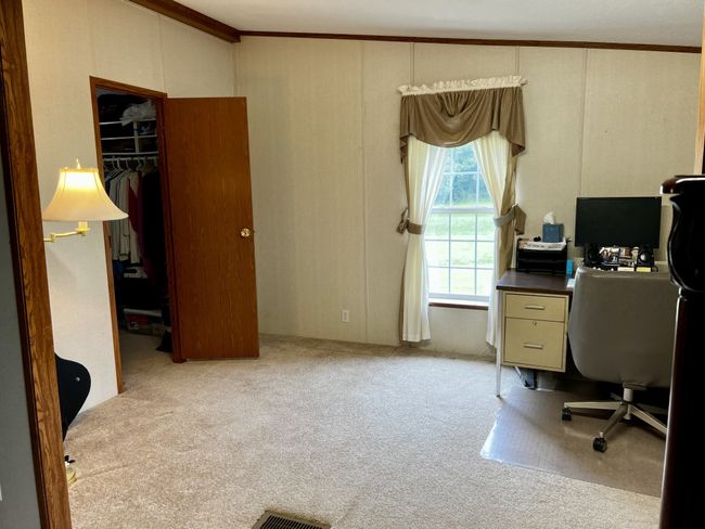 Look how large this sitting room is! | Image 20