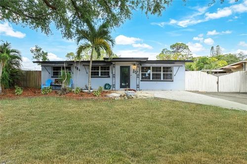 986 Coconut Cir W, NAPLES, FL, 34104-4611 | Card Image