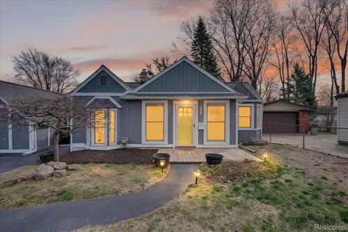 29100 Tawas St, Madison Heights, MI, 48071-5418 | Card Image