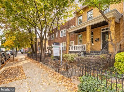 810 8 Th Street Ne, Townhouse with 3 bedrooms, 3 bathrooms and null parking in WASHINGTON DC | Image 2