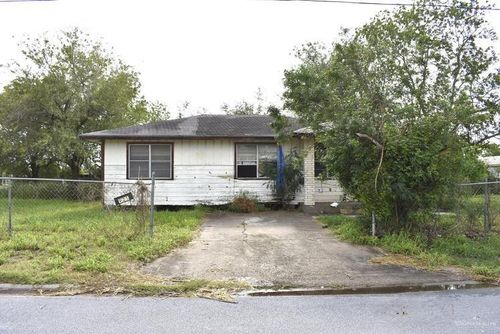 925 Monterrey Street, Raymondville, TX, 78580 | Card Image
