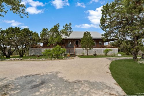 388 Oak Trl, Pipe Creek, TX, 78063-5475 | Card Image
