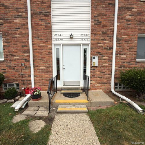 232-29232 Hoover Rd, Warren, MI, 48093-3427 | Card Image