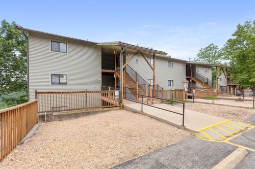 apt-2-550 Notch Ln, Reeds Spring, MO, 65737-8895 | Card Image