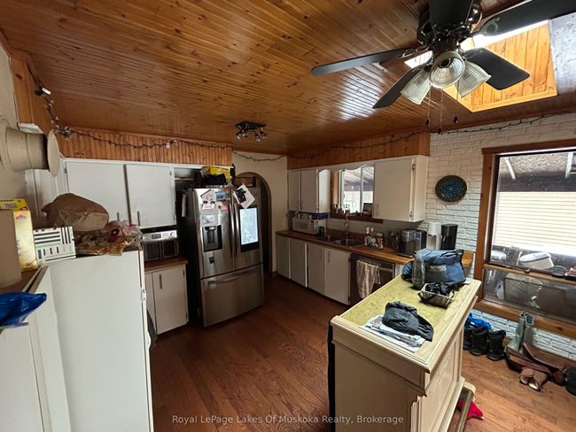 1807 Old Muskoka Rd, House other with 3 bedrooms, 3 bathrooms and 4 parking in Utterson ON | Image 5