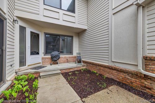14-7020 Bridge Way, West Bloomfield, MI, 48322-3527 | Card Image