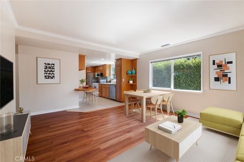 10530 Mcvine Ave, Sunland, CA, 91040-2818 | Card Image