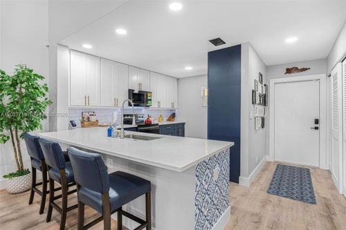 203-8770 Azalea Ct, Tamarac, FL, 33321-2083 | Card Image