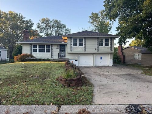 6105 E 136th St, Grandview, MO, 64030-3706 | Card Image
