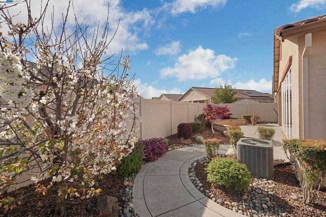 2961 Clear Point Way, House other with 2 bedrooms, 2 bathrooms and 2 parking in Manteca CA | Image 42