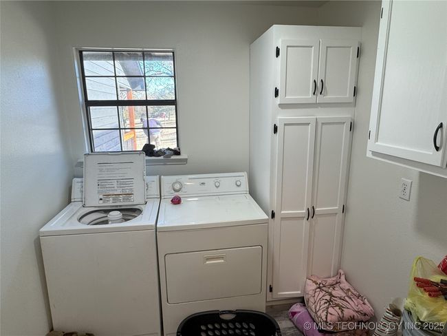 39767 Cedar Hill Cir, House other with 3 bedrooms, 2 bathrooms and null parking in Howe OK | Image 6