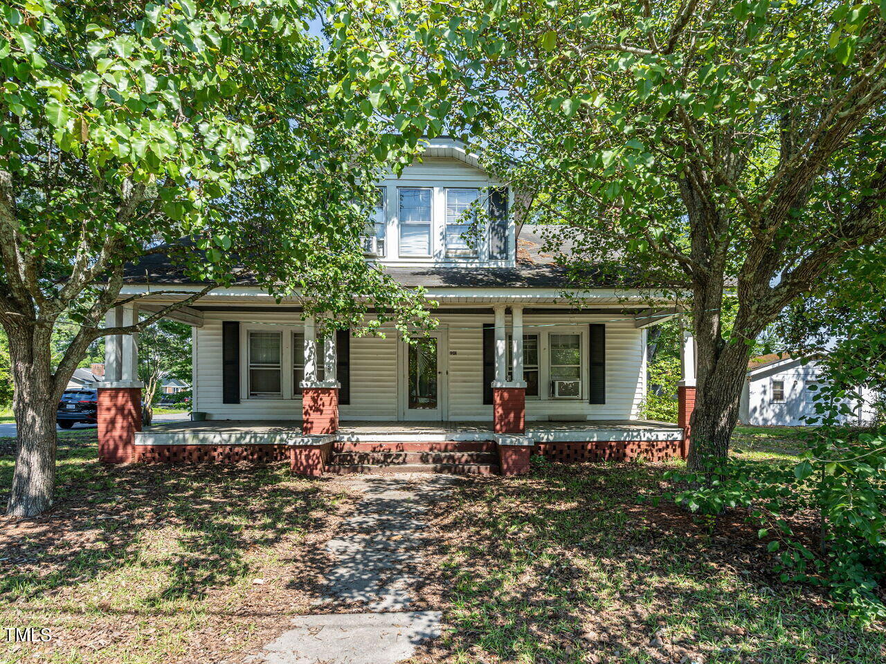 Pollock St, Selma, NC 27576