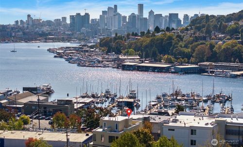 953 N 35th St, Seattle, WA, 98103-8818 | Card Image